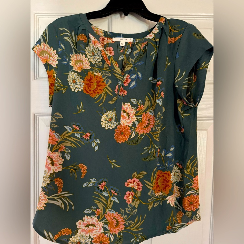 Bundle of 4 boutique summer tops